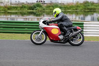 Vintage-motorcycle-club;eventdigitalimages;mallory-park;mallory-park-trackday-photographs;no-limits-trackdays;peter-wileman-photography;trackday-digital-images;trackday-photos;vmcc-festival-1000-bikes-photographs